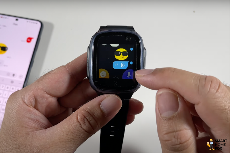Man sieht die Chatfunktion auf der XPLORA X5 Play.